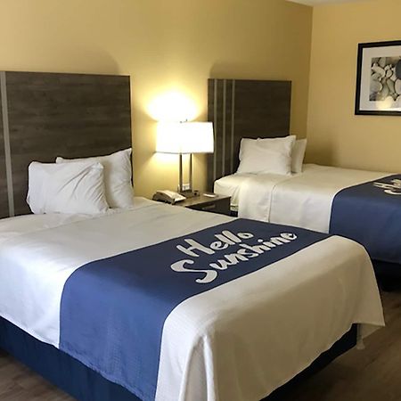Days Inn By Wyndham Cape Carteret Near Emerald Isle Екстериор снимка