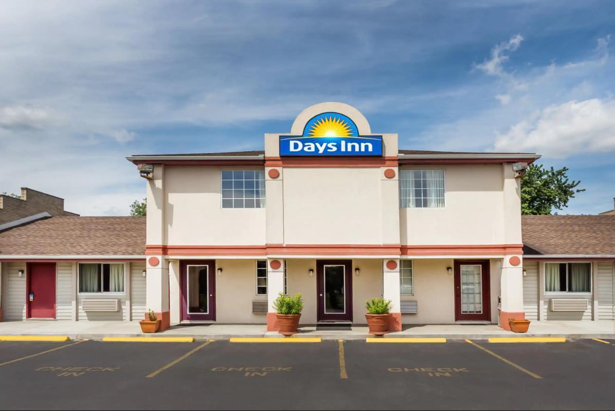 Days Inn By Wyndham Cape Carteret Near Emerald Isle Екстериор снимка