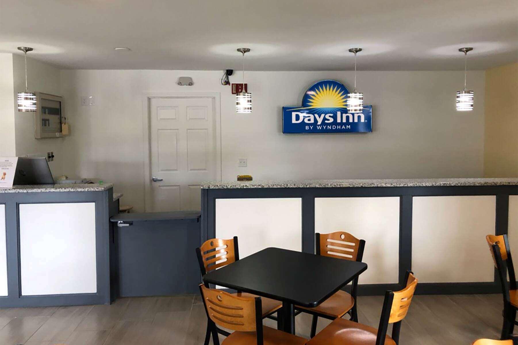 Days Inn By Wyndham Cape Carteret Near Emerald Isle Екстериор снимка