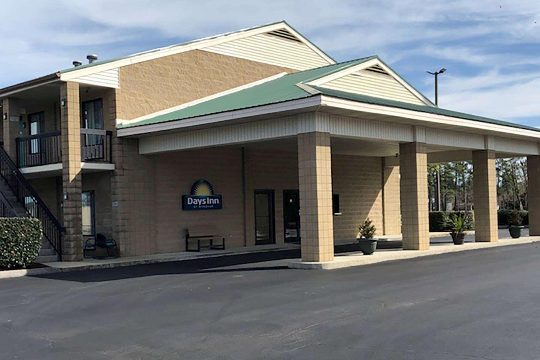 Days Inn By Wyndham Cape Carteret Near Emerald Isle Екстериор снимка